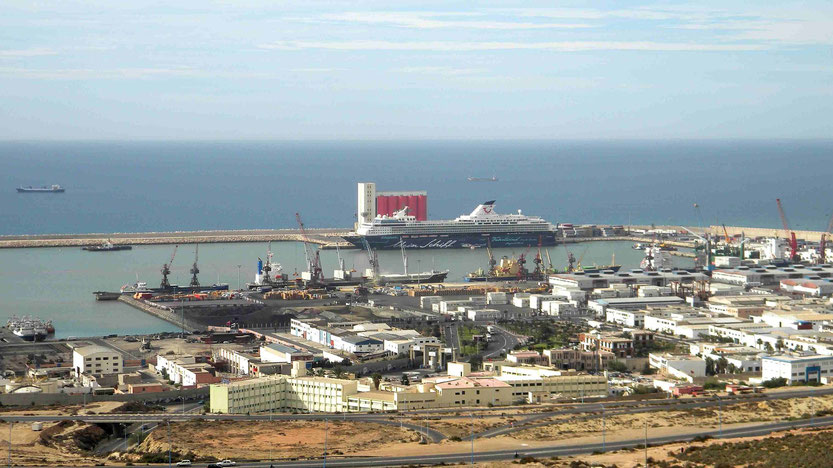 Blick von der Kasbah auf das Terminal in Agadir