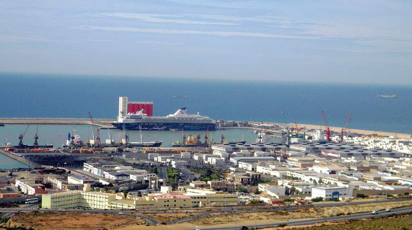 Blick von der Kasbah auf das Terminal in Agadir