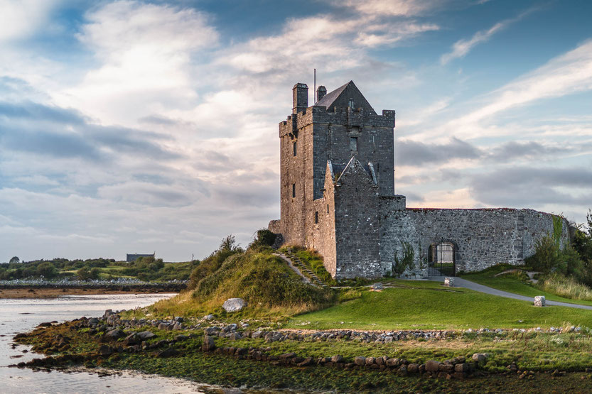 Die Burg Dunguaire Castle in Irland in Kinvarra