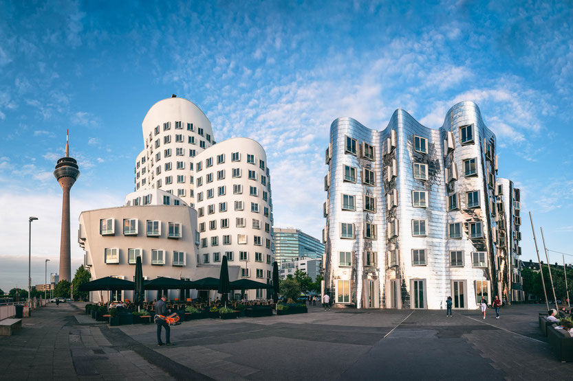 Architektonischer Höhepunkt: Die Gehry-Bauten im Medienhafen von Düsseldorf