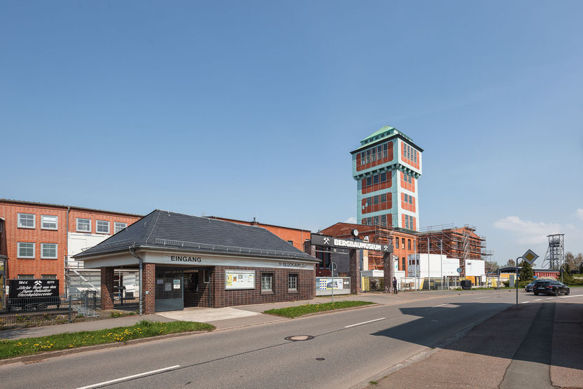 Förderturm vom Kaiserin-Augusta-Schacht (Karl-Liebknecht-Schacht) der Zeche Fürstlich-Schönburgisches Steinkohlenwerk in Oelsnitz