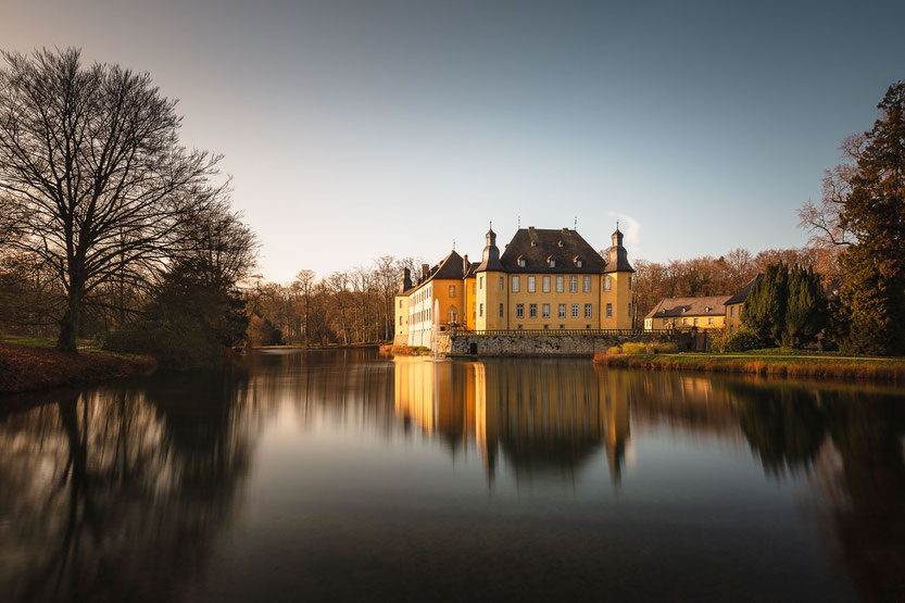 Schlos Dyck am Niederrhein mit Spiegelung