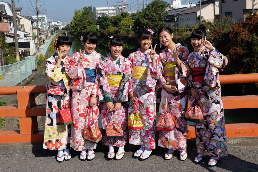 Besuch Fushimi-Inari-Taisha berühmtester Schrein Tempel Kyoto 1000 Tausend Tore Torii Reisebericht