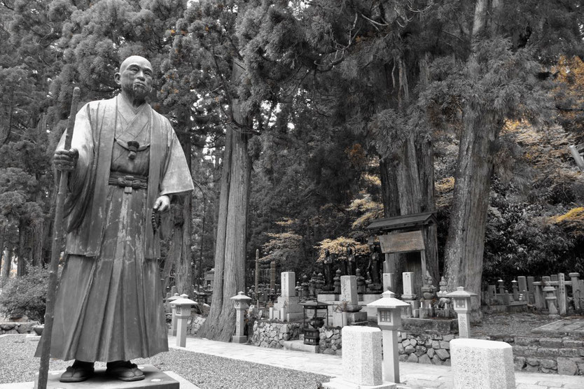 Okunoin Besuch Friedhof Koyasan Japan