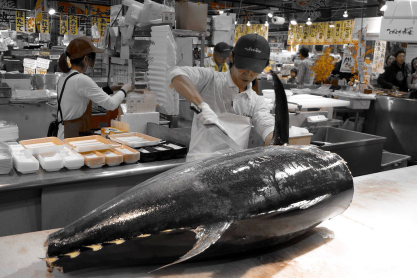 Tore-tore Seafood Market Shirahama Wakayama Japan Tuna-Carving-Show