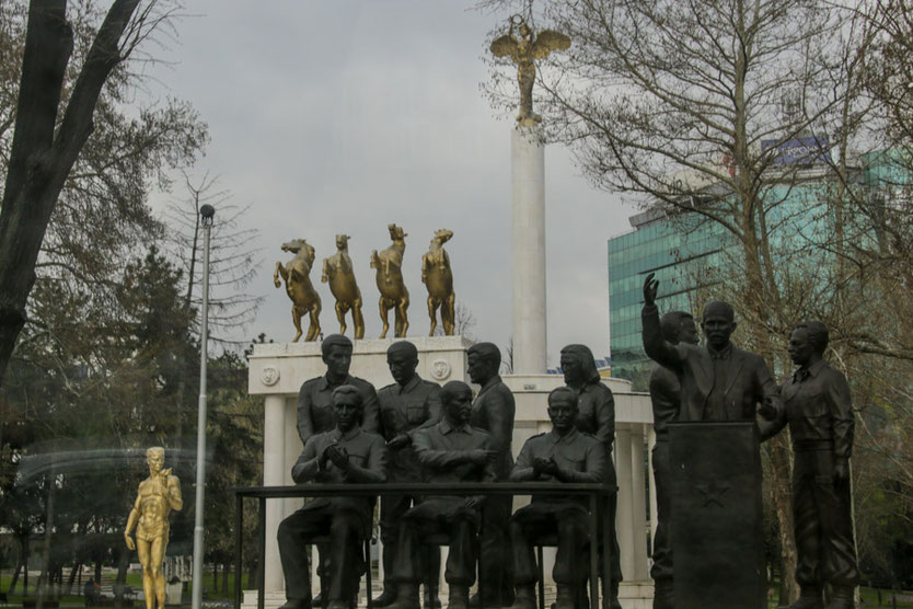 Skopje ist die Hauptstadt Mazedoniens; vielleicht auch die Hauptstadt der Denkmäler?