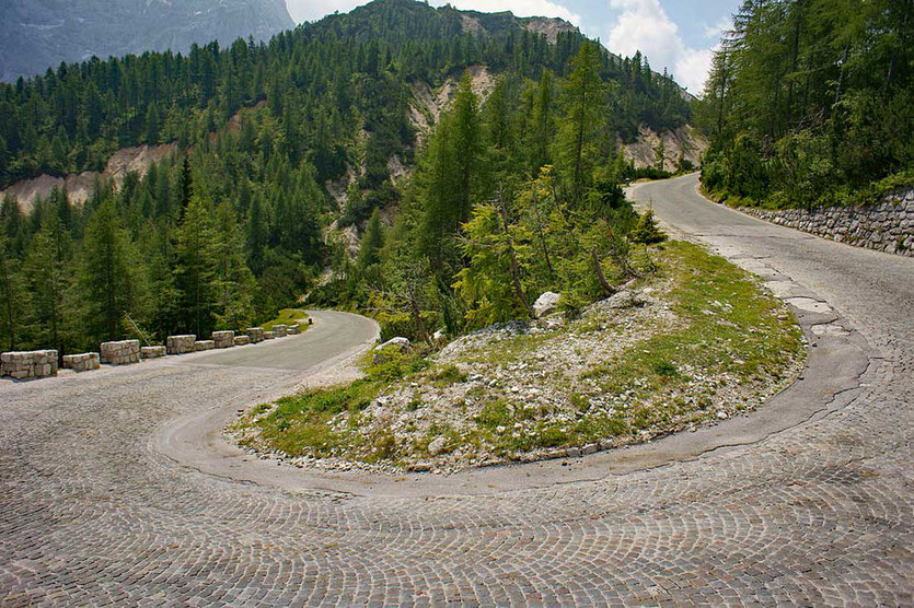 Original Steinpflaster in einer der 50 Kurven