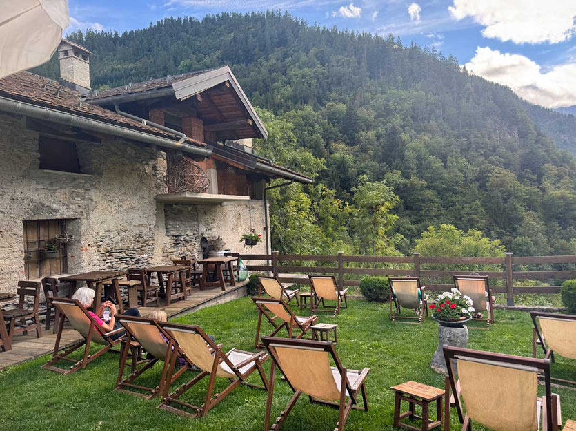 Garten mit Weitblick auf über 1.200m