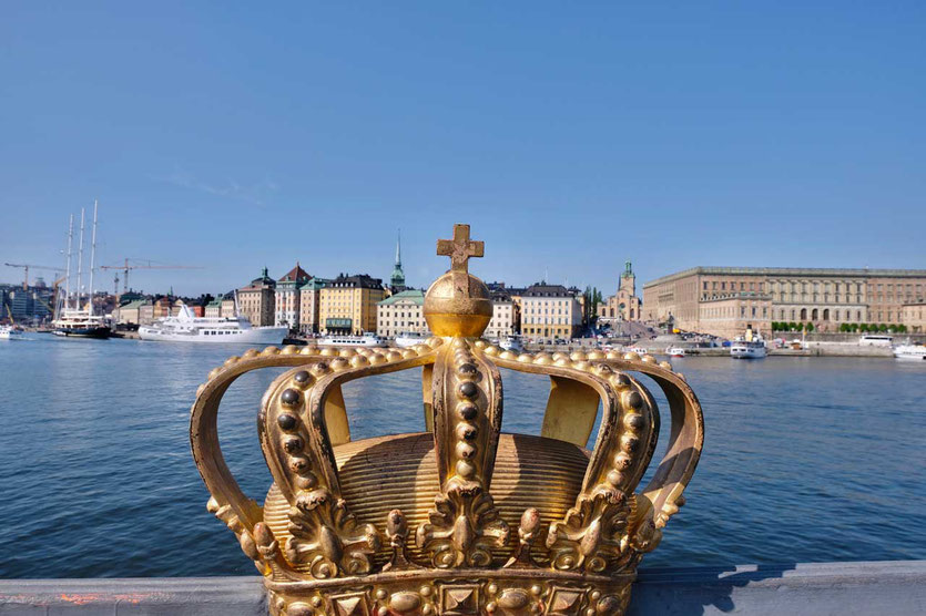 Ein Foto muss hier jeder machen: Die Goldene Krone mit Schloss und historische Altstadt im Hintergrund!