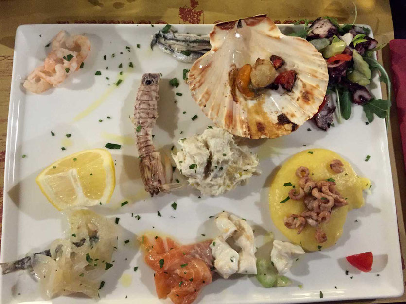 Feinster Seafood Appetizer im Fischrestaurant Antico Calice, Venedig