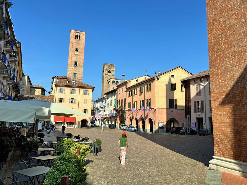  Zentrale Piazza Risorgimento in Alba