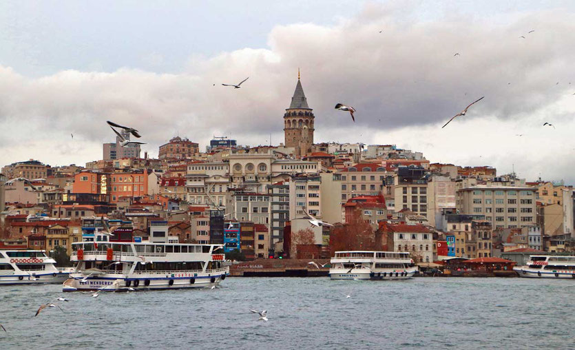 Blick auf die Neustadt Beyoglu Galataturm Istanbul