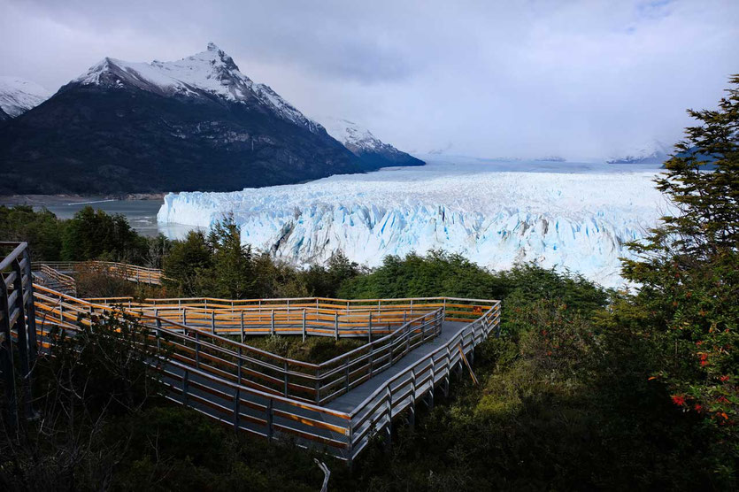 Ein kilometerlanges Netz von Aussichtsstegen zeigt den Perito Moreno von allen Seiten