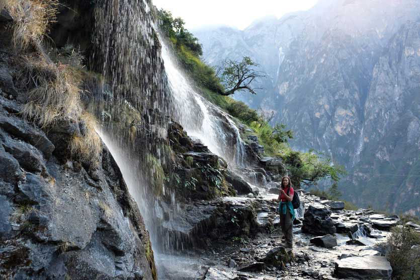waterfall tiger leaping gorge trail trekking