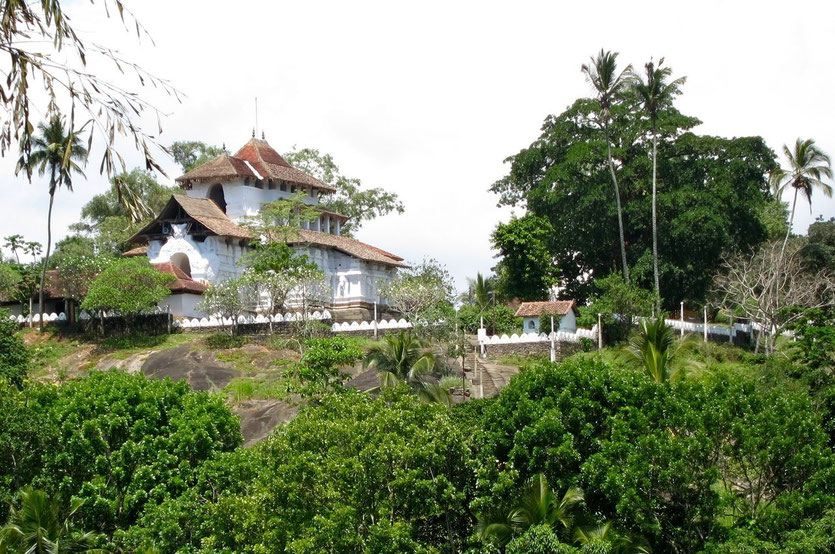 Lankatilaka Tempel near Kandy
