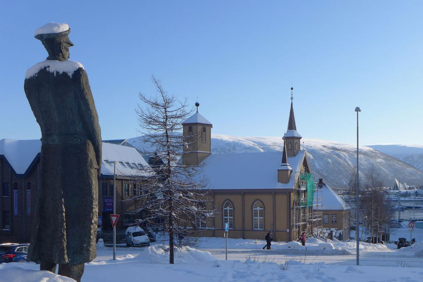 Haakon VII Statue in Tromsø Norwegen – Norway King Haakon VII Statue in Tromsø