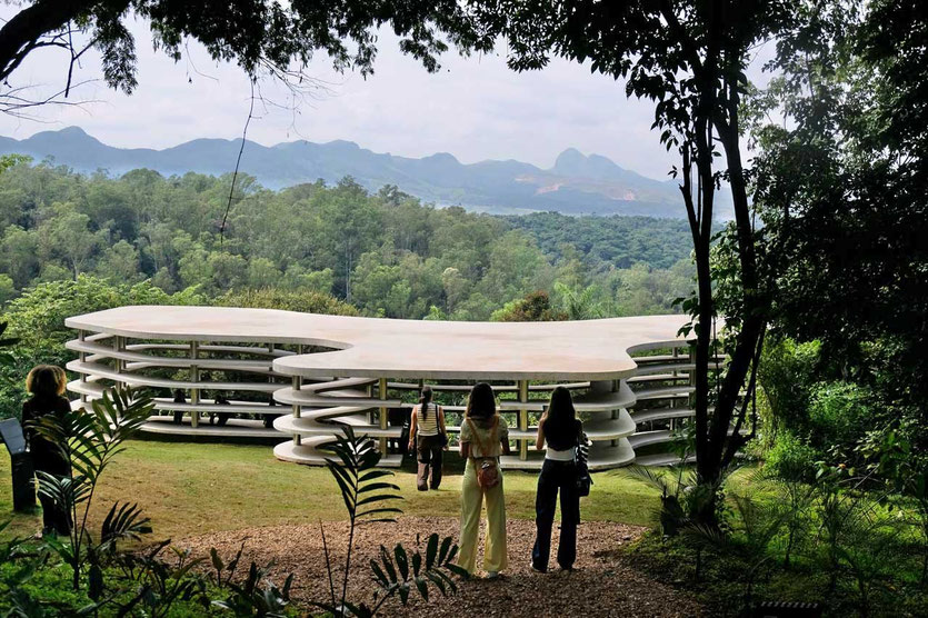 Inhotim Kunstpark Brasilien Beton-Art von Lais Myrrha