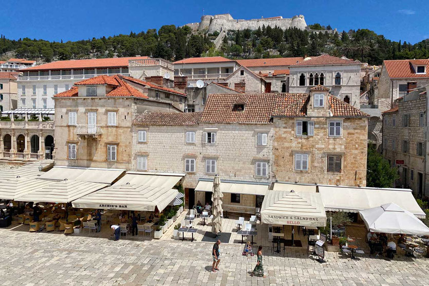 Hvar Altstadt mit Festung Fortica Spanjola