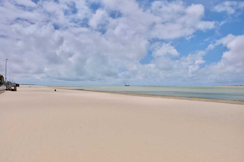 Der lange goldene Strand von Sanlúcar