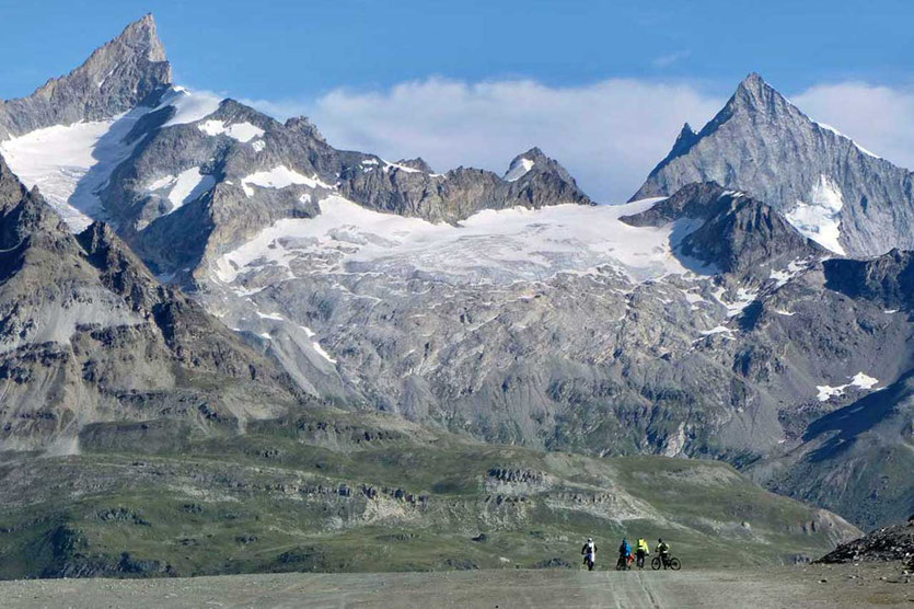 Zermatt Biker am Trockenen Steg – Blick auf die Weisshorngruppe