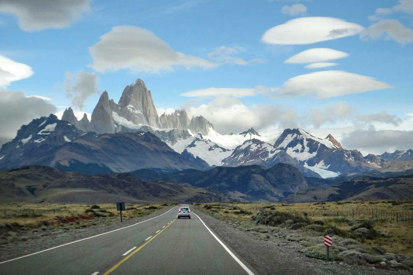 Anfahrt nach El Chaltén mit dem Fitz Roy Gebirge