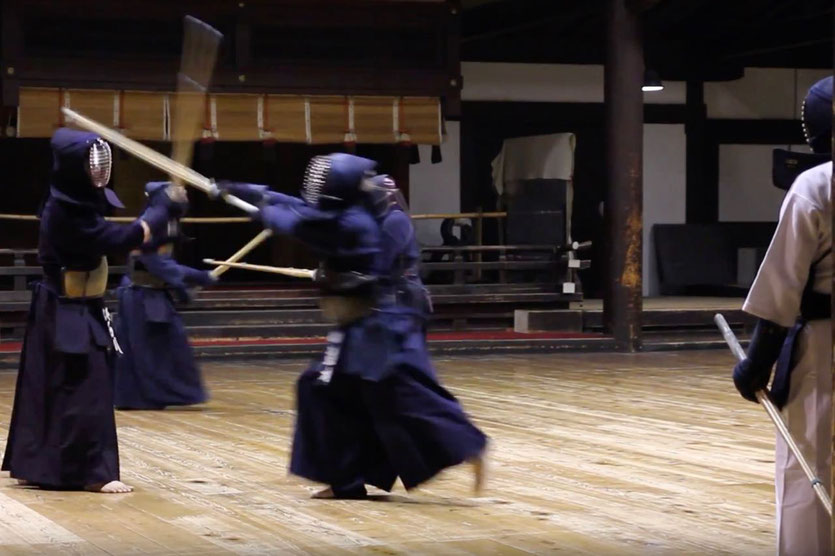 watch visit Kendo Schwertkämpfer Training Kyoto Budo Sporthalle Sport Centre