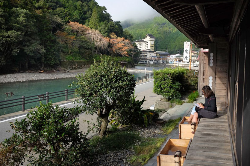 Fuß-Onsen im Kameya Ryokan in Kawayu Onsen Kumano Kodo