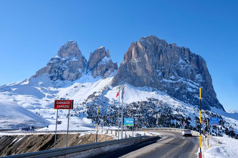 Blick vom Sellajoch auf die Langkofelgruppe - Dolomiten, Italien