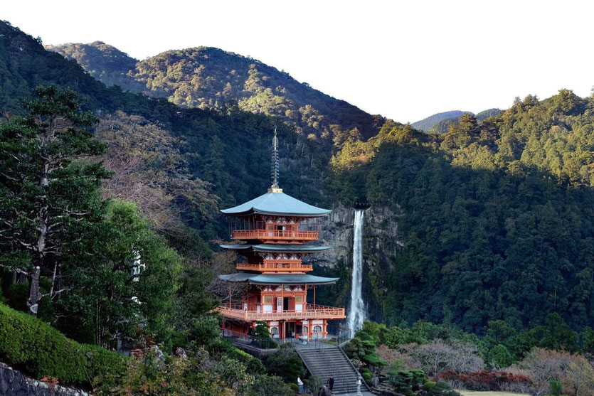 Wakayama waterfall temple pagode