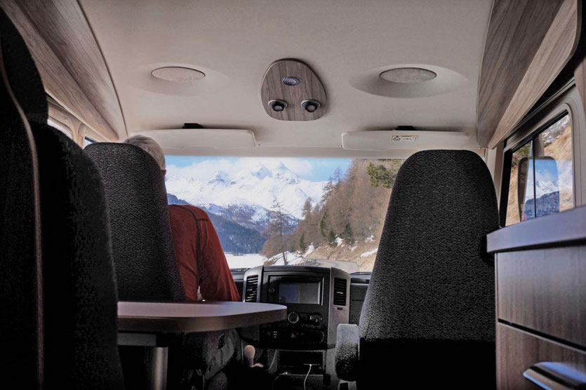 Zum Wintercamping in die Schweiz im Wohnmobil Hymer ML-I 570