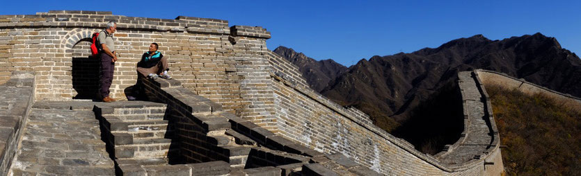 Mit unserem Guide Jin auf der Chinesischen Mauer bei Huanghuacheng nahe Peking