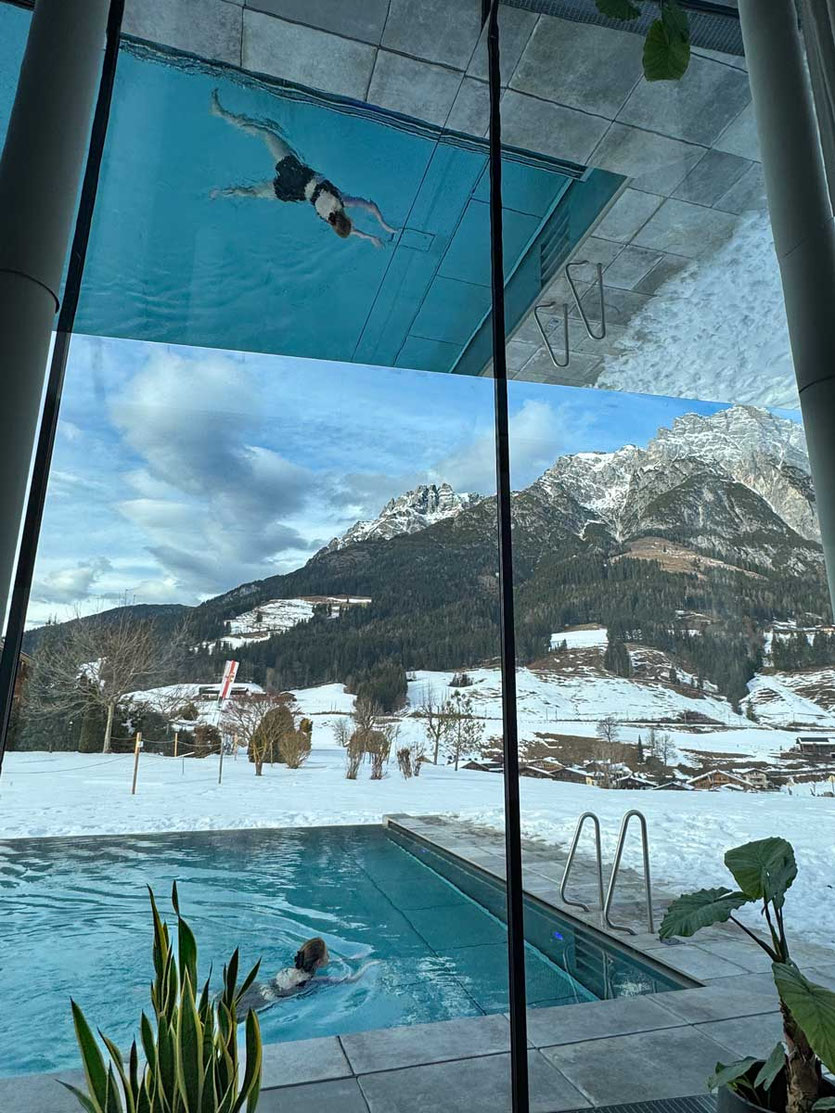 Outdoor-Infinitypool Puradies Hotel Leogang