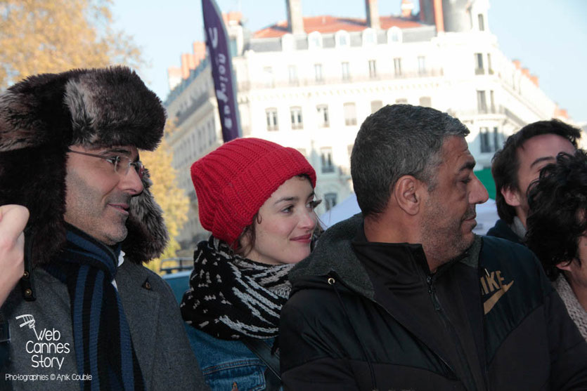 Toumi Djaïdja, Charlotte Le Bon et Arbi Rezgui, lors de l'inauguration de l'Expo Photo "Inside Out" de l'Artiste JR - Lyon  Déc 2013 - Photo © Anik COUBLE