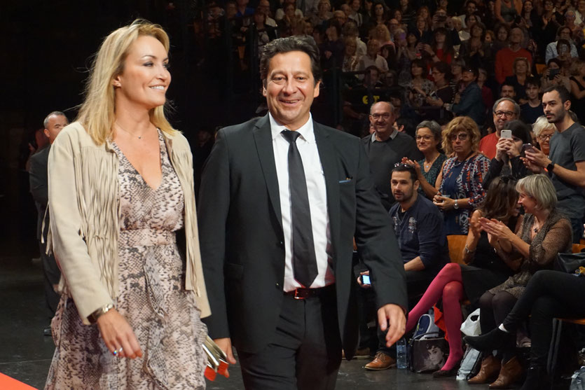 Jean Dujardin et son épouse Nathalie Péchalat, sur le tapis rouge, lors de la cérémonie d'ouverture du Festival Lumière 2018 - Lyon - Photo © Anik Couble