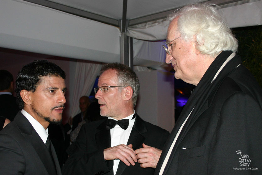 Bertrand Tavernier, en compagnie de Thierry Fremaux et Saïd Taghmaoui, lors de la soirée de son  film " La Princesse de Montpensier " - Plage de l'Hôtel Majestic - Festival de Cannes 2010 - Photo © Anik Couble  