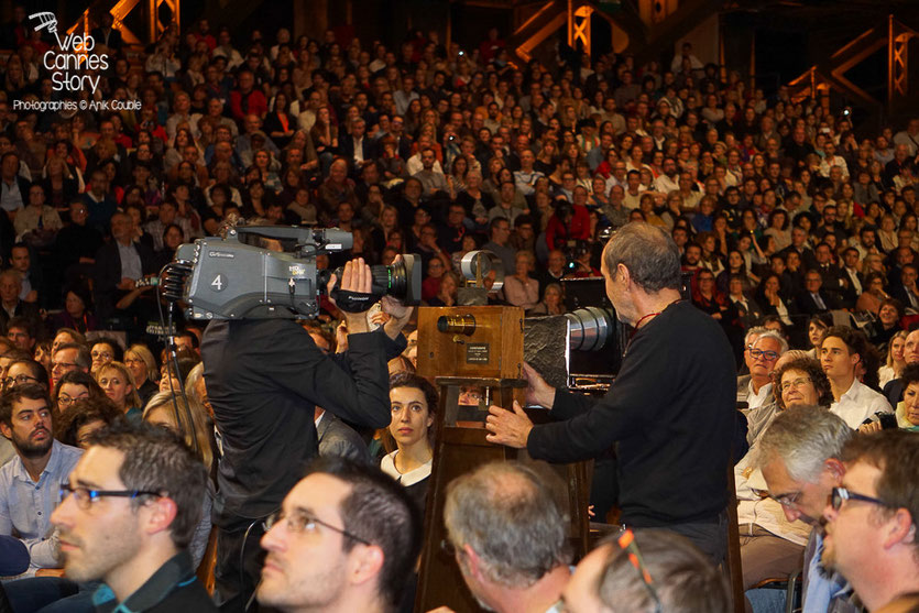 Le Cinématographe, inventé par Auguste et Louis Lumière, lors de la cérémonie d'ouverture du Festival Lumière 2015 - Lyon - Photo © Anik COUBLE