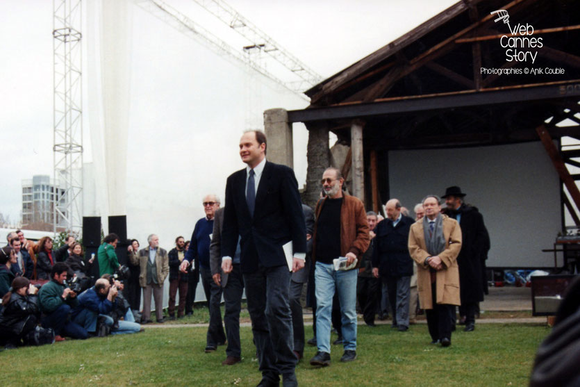 Remake de "Sortie d'usine", par les réalisateurs du monde entier, lors du centenaire du Cinéma, organisé par l' Institut Lumière à Lyon, le 19 mars 1995 - © Anik COUBLE