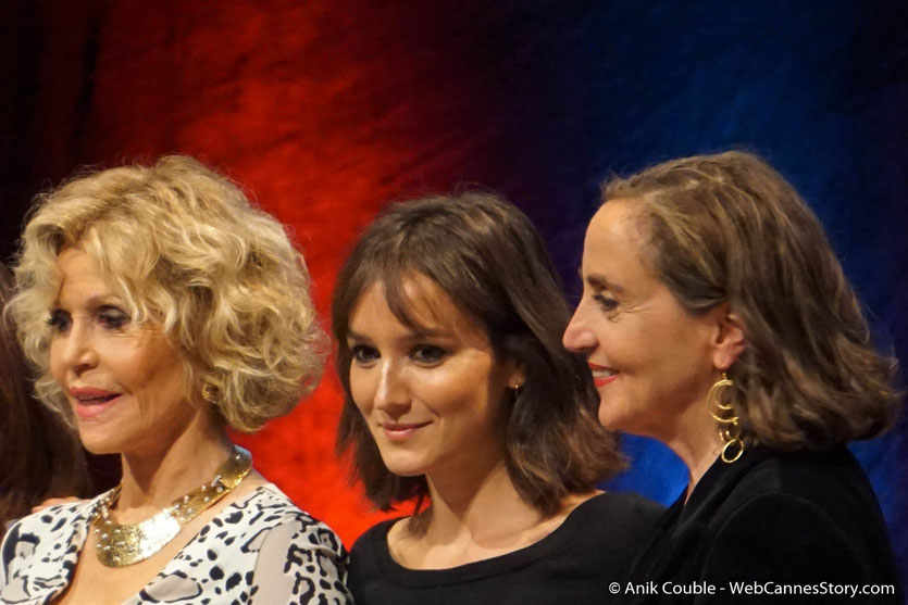 Jane Fonda, en compagnie d’Anaïs Demoustier et Dominique Blanc, lors de la Cérémonie de Remise du Prix Lumière - Festival Lumière 2018 - Lyon - Photo © Anik Couble