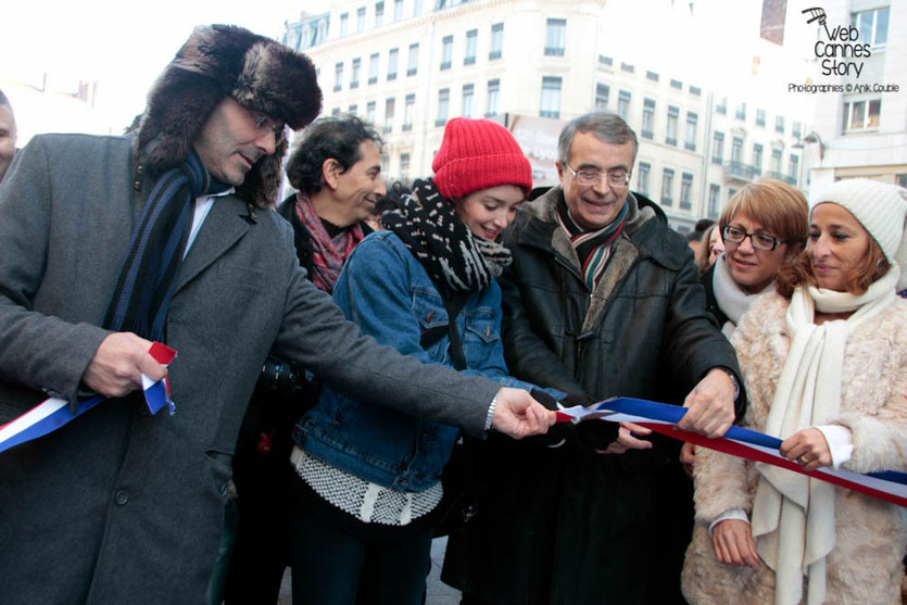 Toumi Djaïdja, Charlotte Le Bon, Arbi Rezgui et Jean-Jack Queyranne, lors de l'inauguration de l'Expo Photo "Inside Out" de l'Artiste JR - Lyon  Déc 2013 - Photo © Anik COUBLE