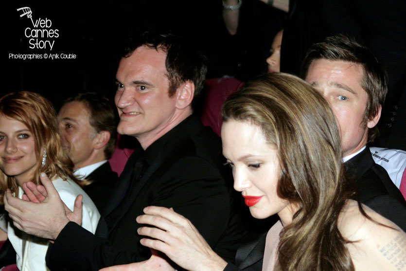 Angelina Jolie, Brad Pitt, Quentin Tarantino et Mélanie Laurent, lors de la projection du film "Inglorious Basterds" - Festival de Cannes - 2009 - Photo © Anik COUBLE