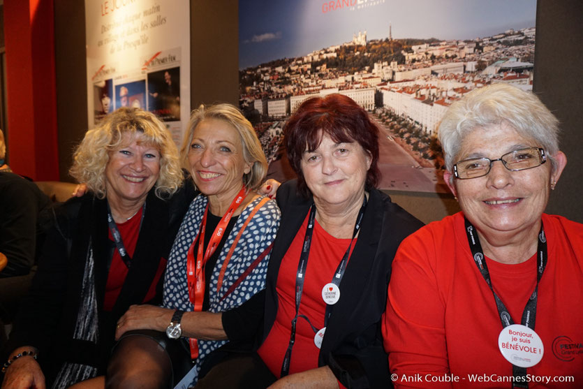 4 sympathiques bénévoles, Annie, Constance, Ginette et Lola - Festival Lumière - Lyon - Octobre 2016 - Photo © Anik Couble