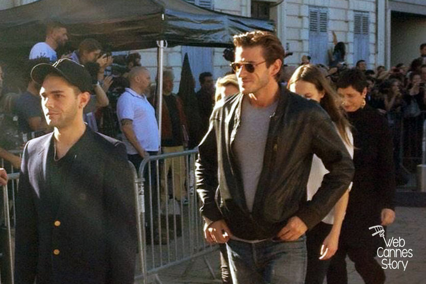 Xavier Dolan et Gaspard Ulliel, lors du remake de la Sortie des Usines - - Festival Lumière - Lyon - Octobre 2014 - Photo © Catherine et Cédric Laubier