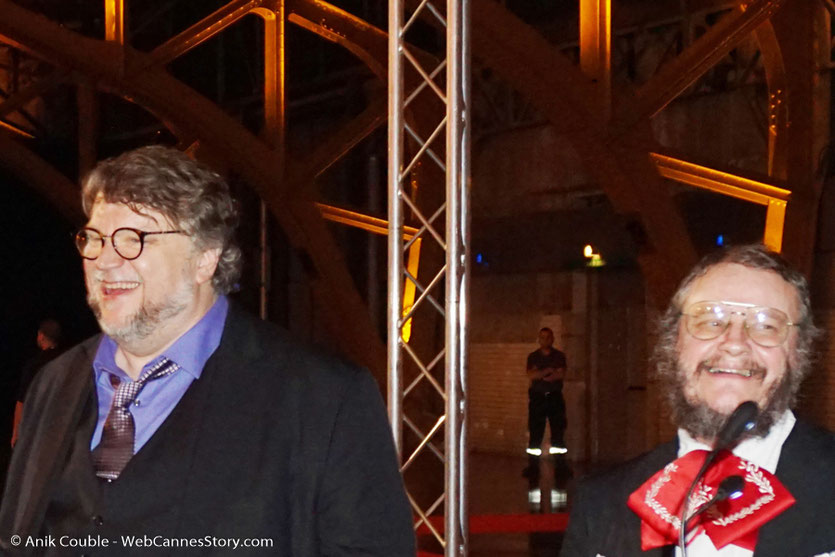 Guillermo del Toro, chantant avec un groupe de Mariachis, lors du dîner d'ouverture du Festival Lumière 2017, à Lyon - Photo © Anik Couble