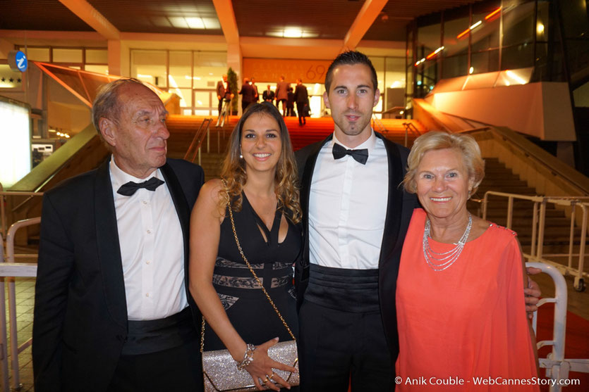 Max Lefrancq Lumière, en compagnie de son épouse Michèle, de son petit fils, Cédric et de sa petite amie  Karine - Festival de Cannes 2016 - Photo © Anik Couble