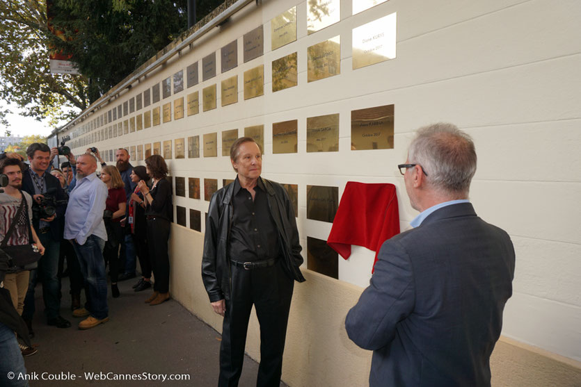 William Friedkin, devant la plaque à son nom qui va être dévoilée sur le mur des réalisateurs, à l'Institut Lumière - Festival Lumière 2017 - Photo © Anik Couble