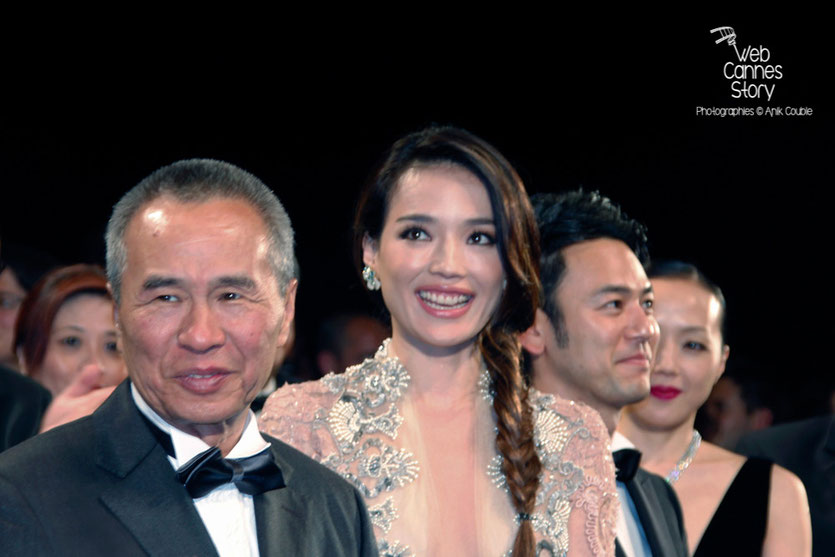 Hou Hsiao-Hsien et son actrice Shu Qi, lors de la projection de son film "The assassin" -  Festival de Cannes 2015 - Photo © Anik COUBLE 