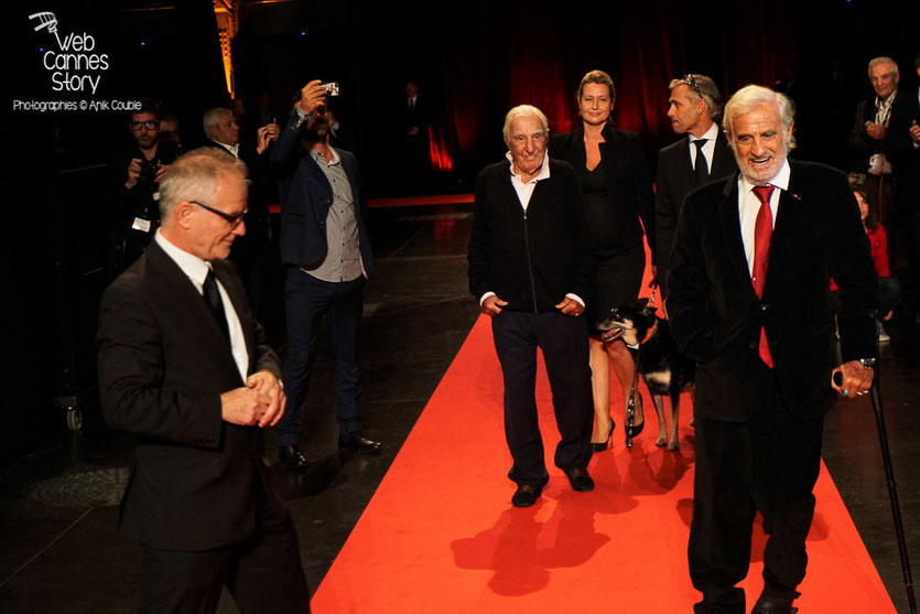 Jean-Paul Belmondo, ovationné par la foule, lors de la cérémonie d'ouverture du Festival Lumière 2015 - Lyon - Photo © Anik COUBLE