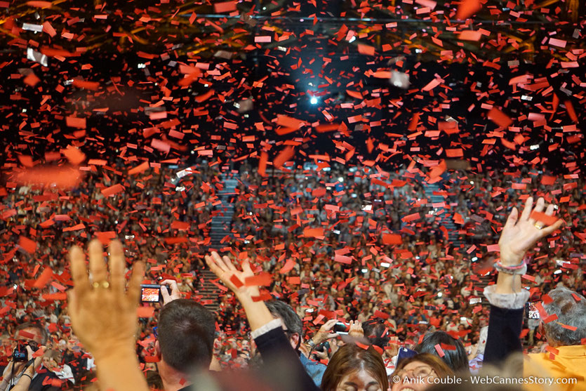 Pluie de confettis pour lancer la 10 ème édition du Festival Lumière - Lyon 2018 - Photo © Anik Couble