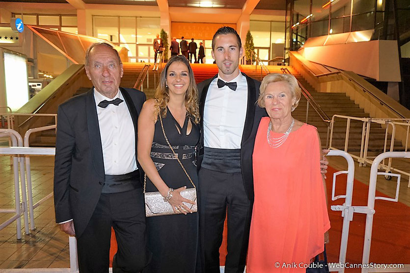 Max Lefrancq Lumière, en compagnie de son épouse Michèle, de son petit fils, Cédric et de sa petite amie  Karine - Festival de Cannes 2016 - Photo © Anik Couble