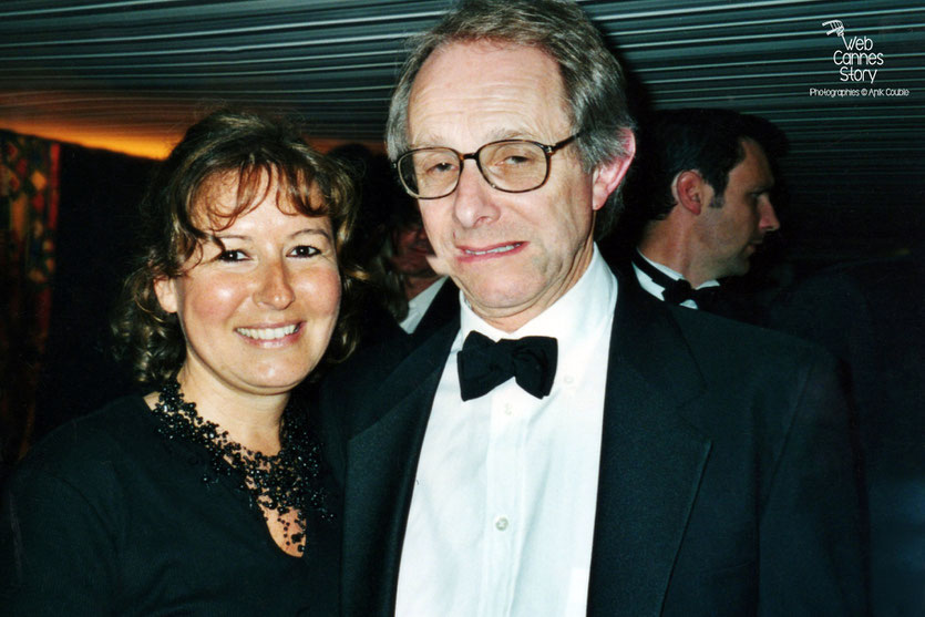 Anik Couble, en compagnie de Ken Loach, lors d'une soirée - Festival de Cannes 2000 - Photo © Anik Couble